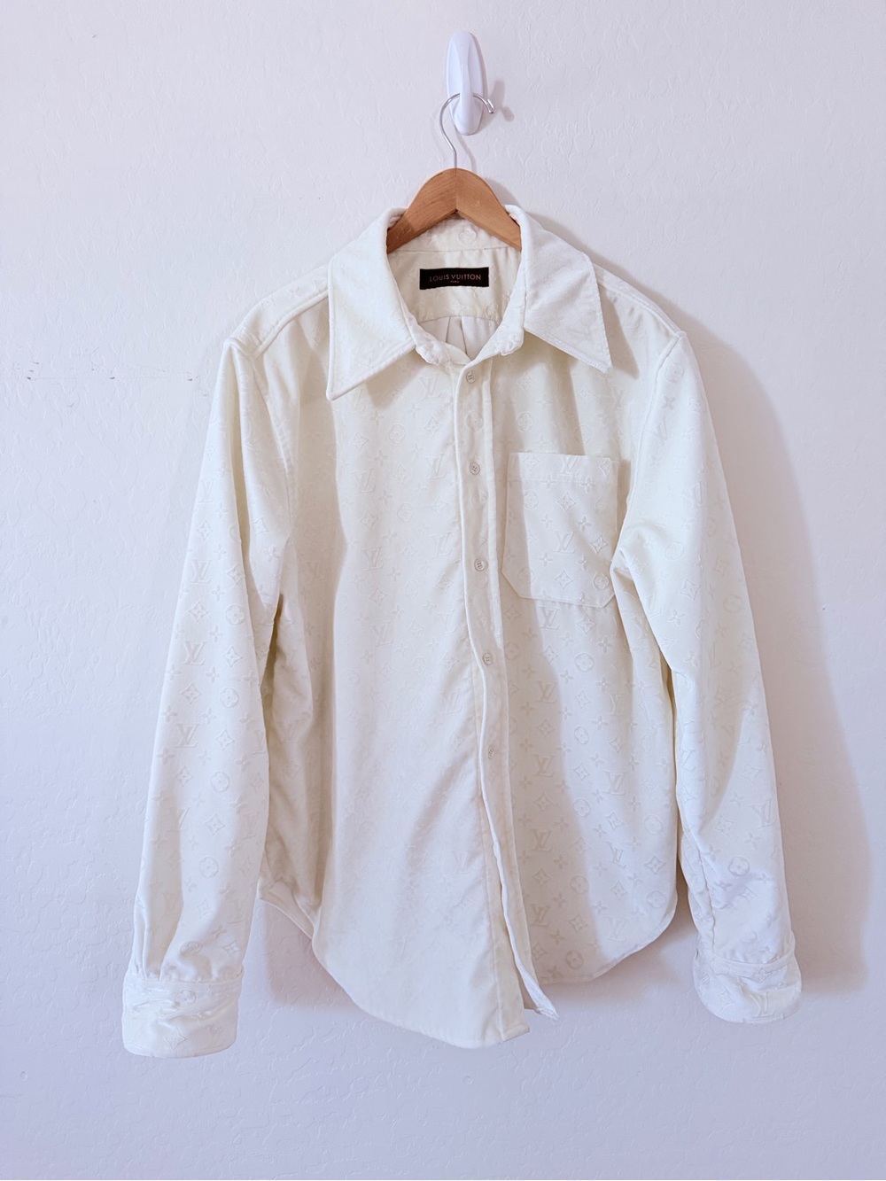 Louis Vuitton Cream Monogram Button-Up Shirt Men’s Size Large Embossed LV‎